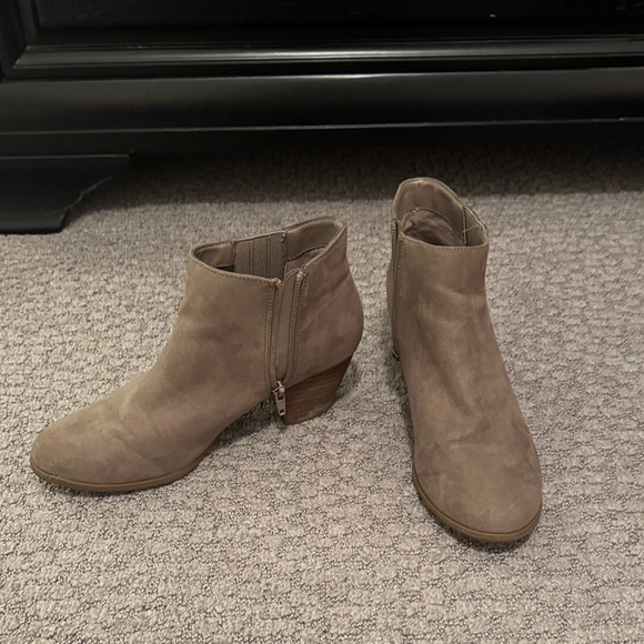 Women's suede grey Ankle Boots - Picture 1 of 4